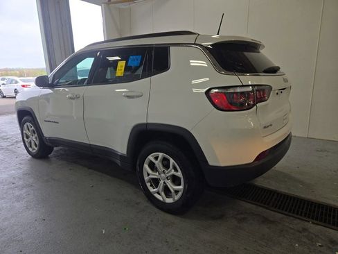 Used 2024 Jeep Compass Latitude image 3