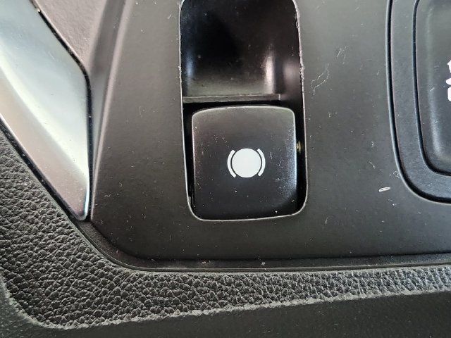 Used 2021 Chevrolet Traverse LT FWD image 18