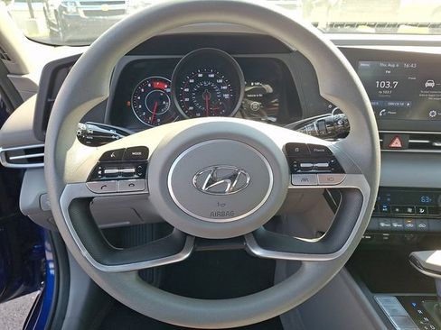 Used 2023 Hyundai Elantra SEL FWD image 13
