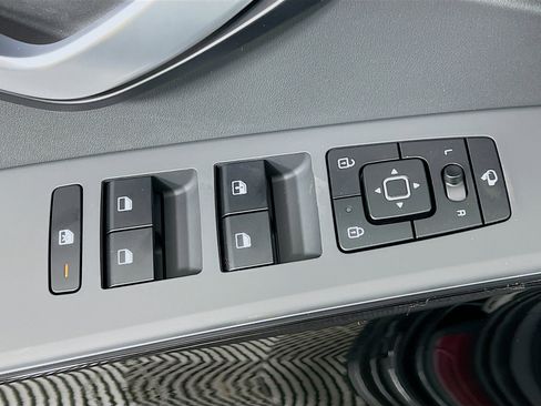 New 2025 Kia Niro EX Touring image 21