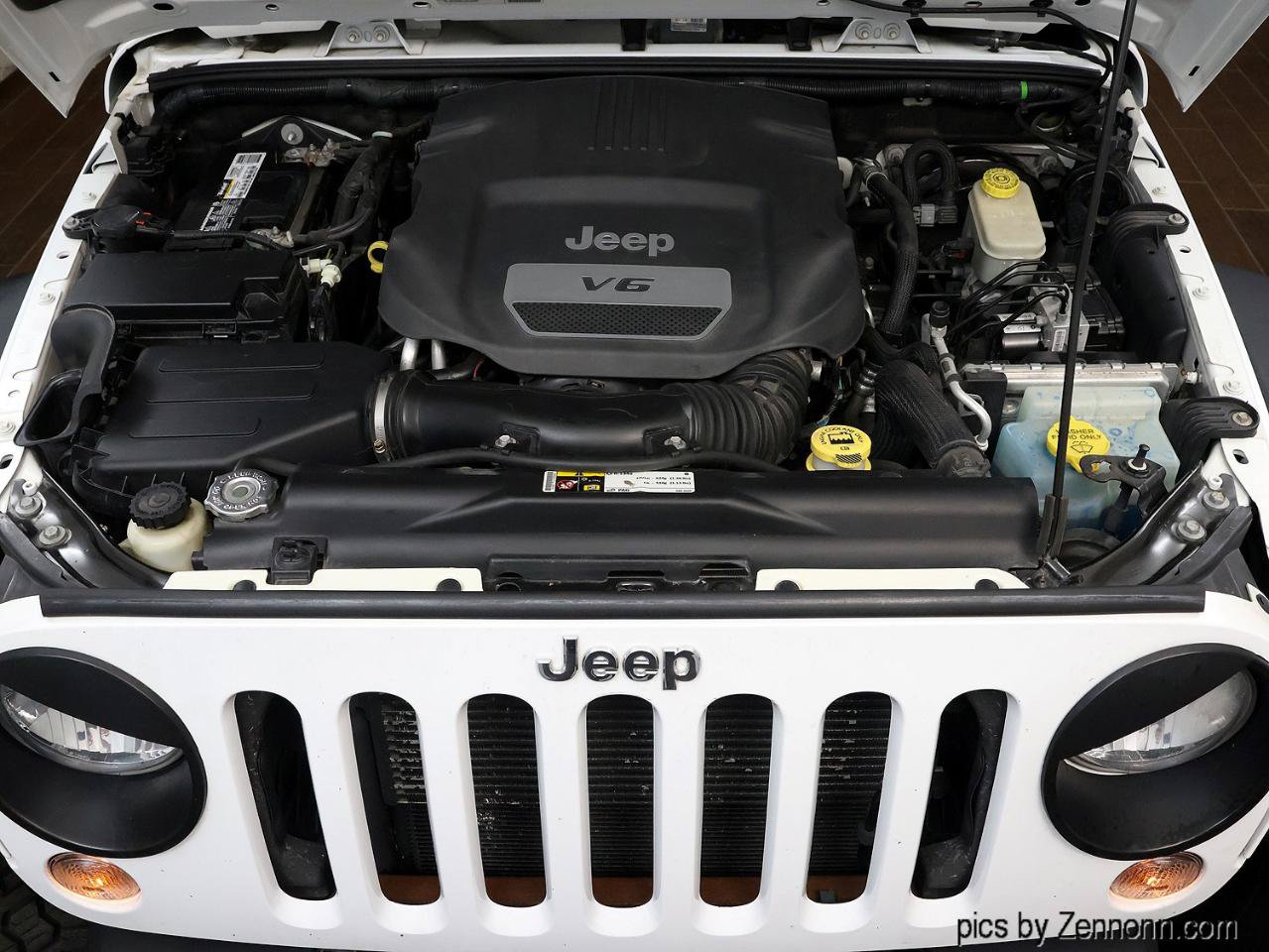 Used 2015 Jeep Wrangler Unlimited Rubicon AWD/4WD image 31