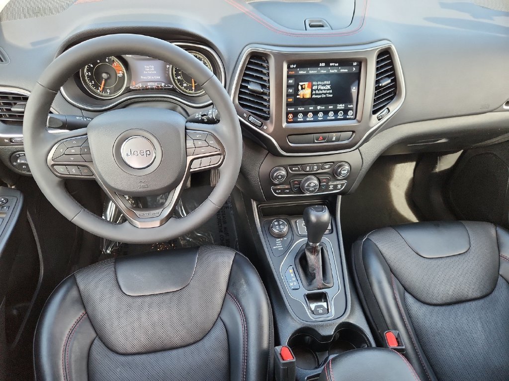 Used 2022 Jeep Cherokee Trailhawk w/ Premium Leather Package AWD/4WD image 10