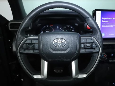Used 2025 Toyota Tacoma TRD Sport AWD/4WD image 21
