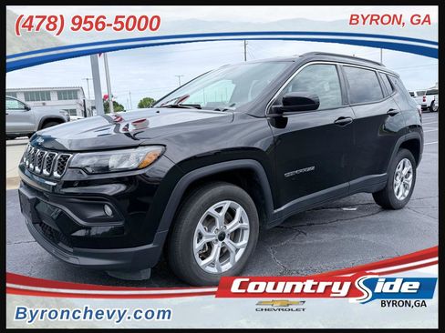 Used 2025 Jeep Compass Latitude AWD/4WD image 1