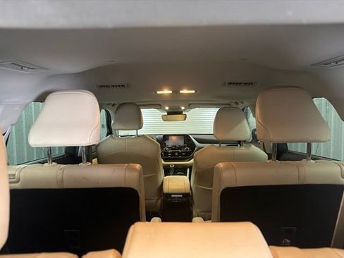 Used 2021 Toyota Highlander XLE FWD image 29