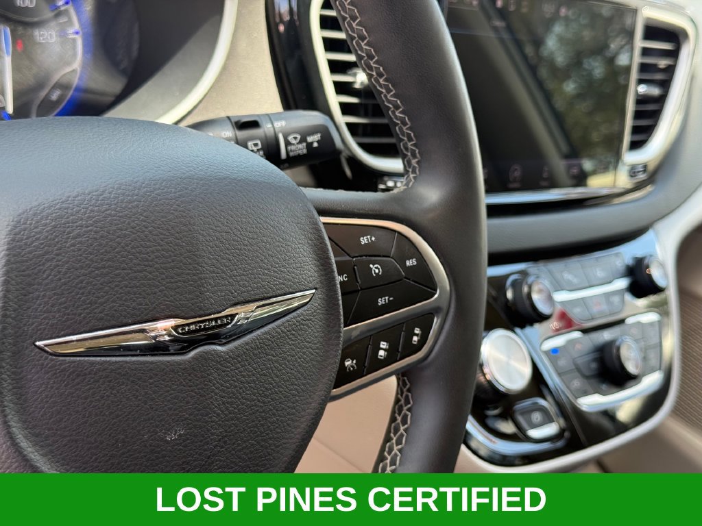 Used 2023 Chrysler Pacifica Touring-L FWD image 12
