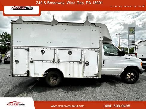 Used 2005 Ford E-350 and Econoline 350 Super Duty RWD image 6