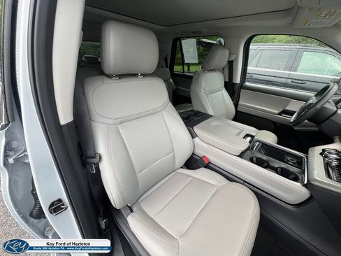 Used 2025 Ford Expedition Active AWD/4WD image 36