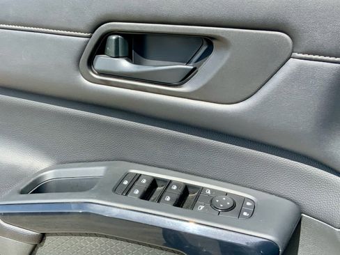 Used 2024 Nissan Pathfinder SV AWD/4WD image 47