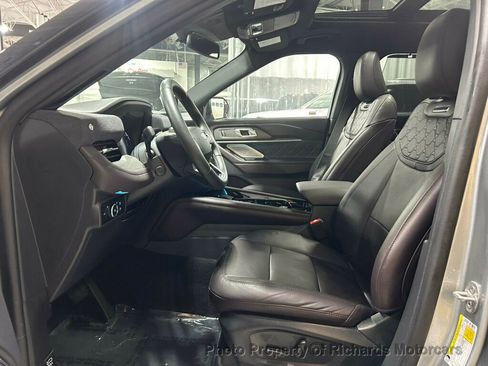 Used 2025 Ford Explorer Platinum w/ LUX Leather Package image 13