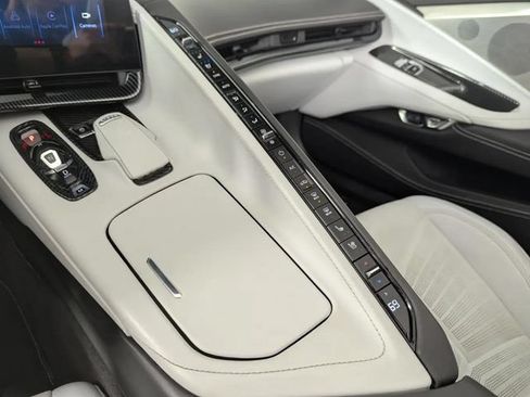Used 2024 Chevrolet Corvette Stingray Premium Conv w/ Z51 Performance Package RWD image 25