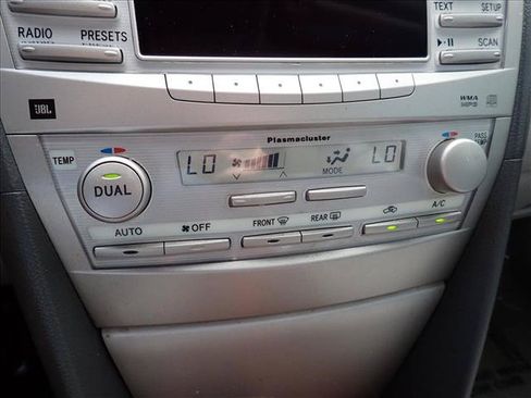 Used 2011 Toyota Camry XLE FWD image 18