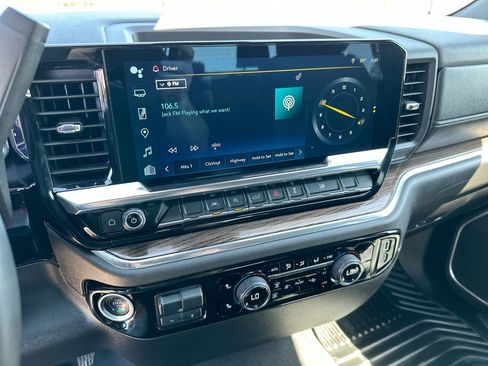 Used 2025 Chevrolet Silverado 1500 LT image 16