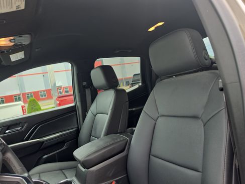 Used 2024 GMC Canyon Elevation w/ Elevation Premium Package AWD/4WD image 12