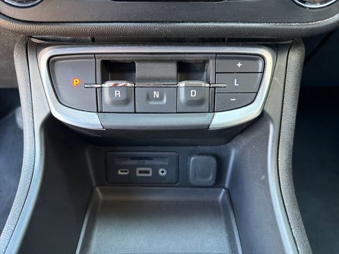Used 2024 GMC Terrain SLT AWD/4WD image 22
