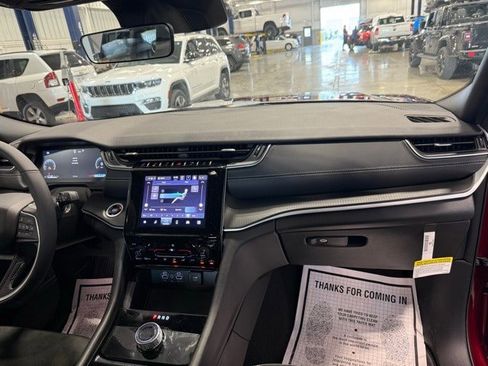 New 2025 Jeep Grand Cherokee L Laredo image 20