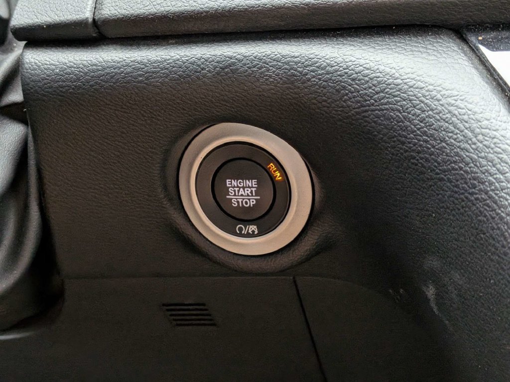 Used 2025 Chrysler Pacifica Select FWD image 29
