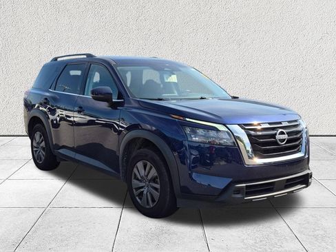 Used 2025 Nissan Pathfinder SV FWD image 1