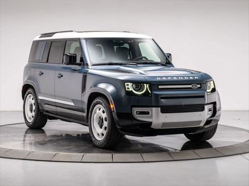 Used 2025 Land Rover Defender 110 S AWD/4WD image 7