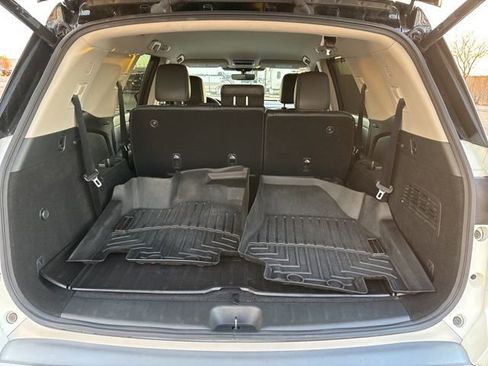 Certified 2023 Nissan Pathfinder SL w/ Lighting Package (N92) image 6