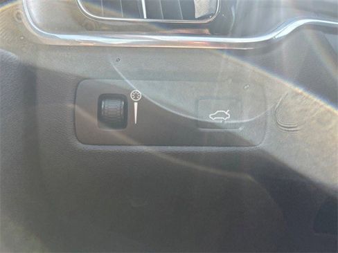 Used 2022 Volvo XC60 B5 Momentum image 22