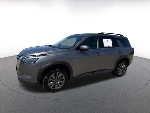 Used 2025 Nissan Pathfinder SV FWD image 6