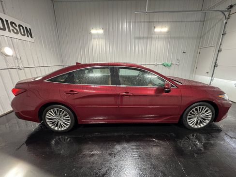 Used 2020 Toyota Avalon Limited image 6