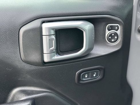 Used 2018 Jeep Wrangler Sport AWD/4WD image 15