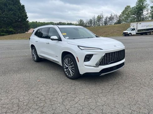 Used 2025 Buick Enclave Avenir AWD/4WD image 2