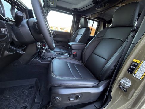 New 2025 Jeep Gladiator Sport image 18