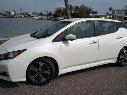 Used 2020 Nissan Leaf SV w/ SV Technology Package FWD image 10