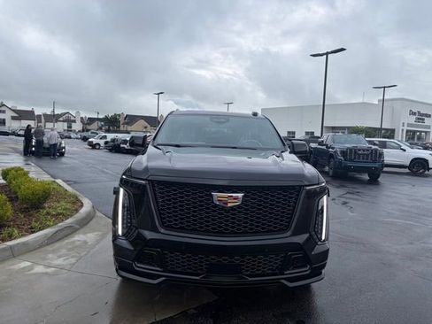 New 2026 Cadillac Escalade ESV V w/ LPO, ONYX Package AWD/4WD image 2