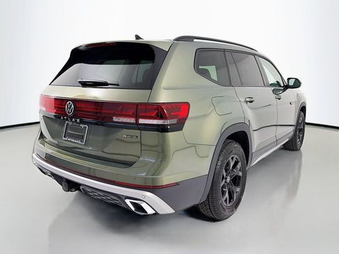 Used 2025 Volkswagen Atlas Peak Edition SE image 7
