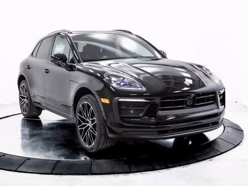 Certified 2025 Porsche Macan image 9