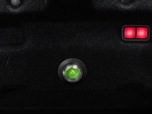 Used 2022 Mercedes-Benz SL 55 AMG 4MATIC w/ Driver Assistance Package image 31