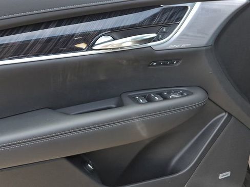 Certified 2025 Cadillac XT6 Premium Luxury w/ LPO, Floor Liner Package AWD/4WD image 12