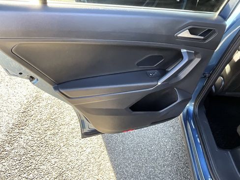 Used 2020 Volkswagen Tiguan SE w/ Panoramic Sunroof Package image 17