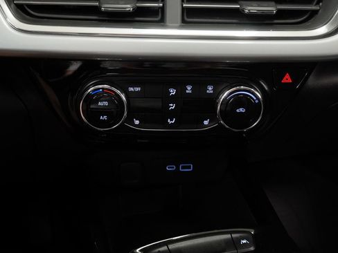 Used 2024 Chevrolet Trax LT w/ Driver Confidence Package FWD image 19