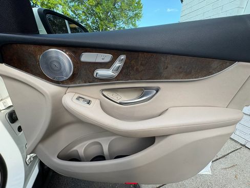 Used 2018 Mercedes-Benz GLC 300 4MATIC image 12