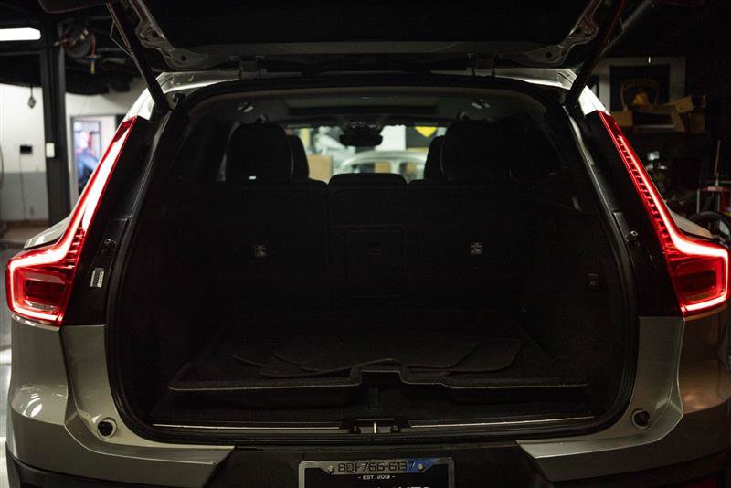 Used 2023 Volvo XC40 B5 Plus AWD/4WD image 7
