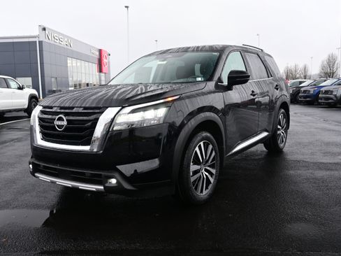 New 2025 Nissan Pathfinder Platinum image 4