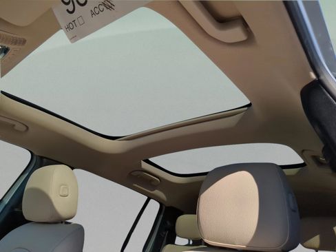 New 2025 Mercedes-Benz GLB 250 image 30