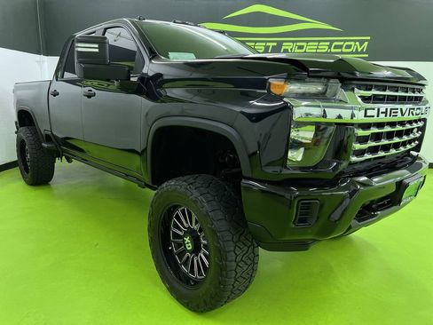 Used 2022 Chevrolet Silverado 2500 Custom w/ Custom Value Package AWD/4WD image 2