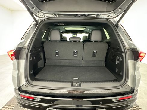 Used 2025 Buick Enclave Sport Touring AWD/4WD image 32