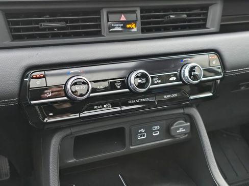 New 2025 Honda Pilot Touring image 24