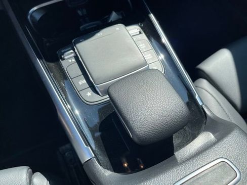 Used 2023 Mercedes-Benz GLB 250 4MATIC w/ Premium Package image 26