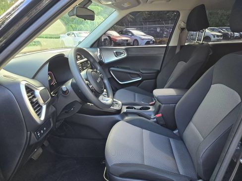 Certified 2025 Kia Soul LX FWD image 8