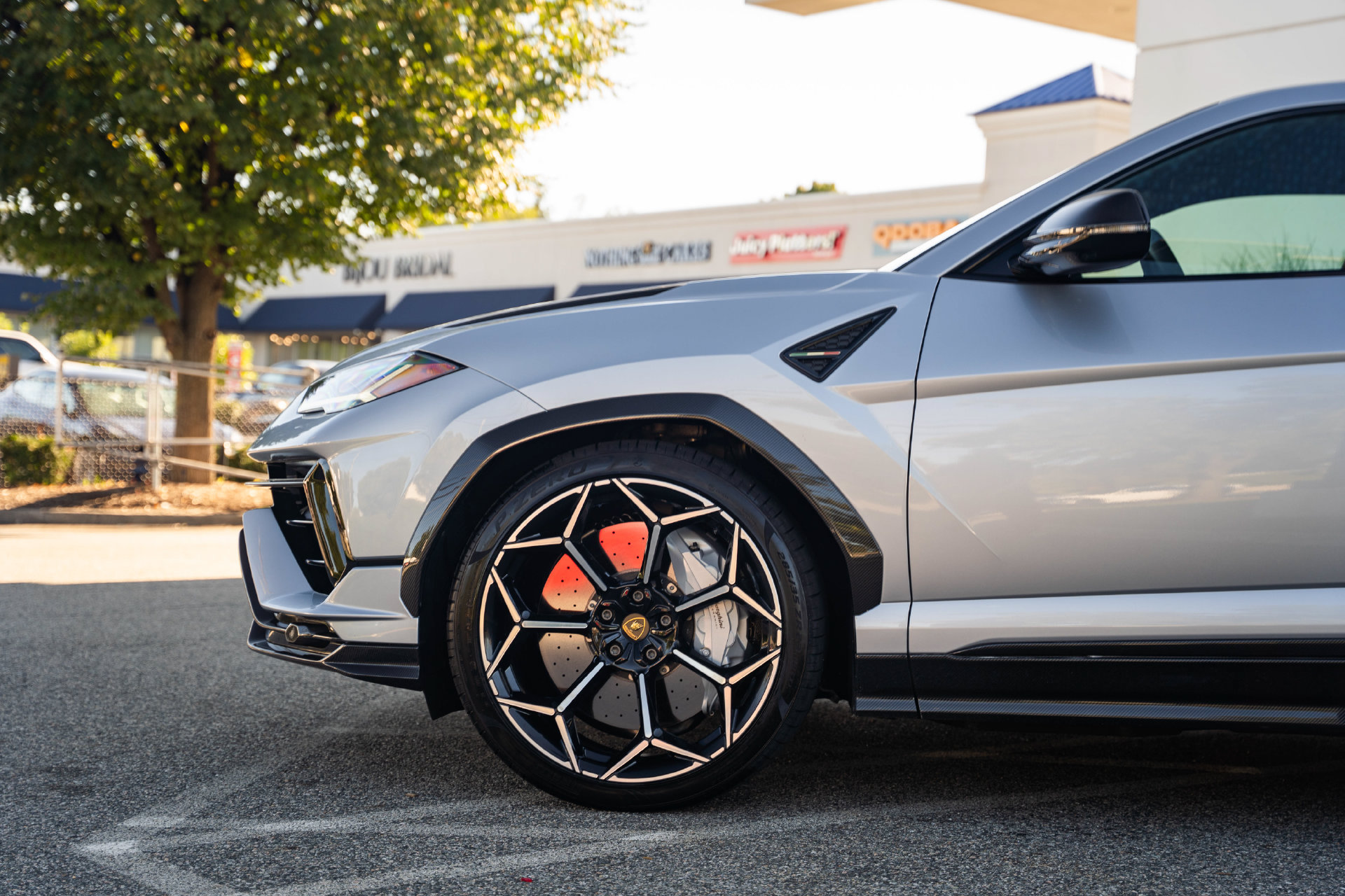 Used 2024 Lamborghini Urus Performante AWD/4WD image 6