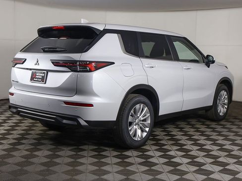 New 2026 Mitsubishi Outlander ES FWD image 10