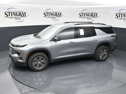 Used 2026 Chevrolet Traverse LT FWD image 23